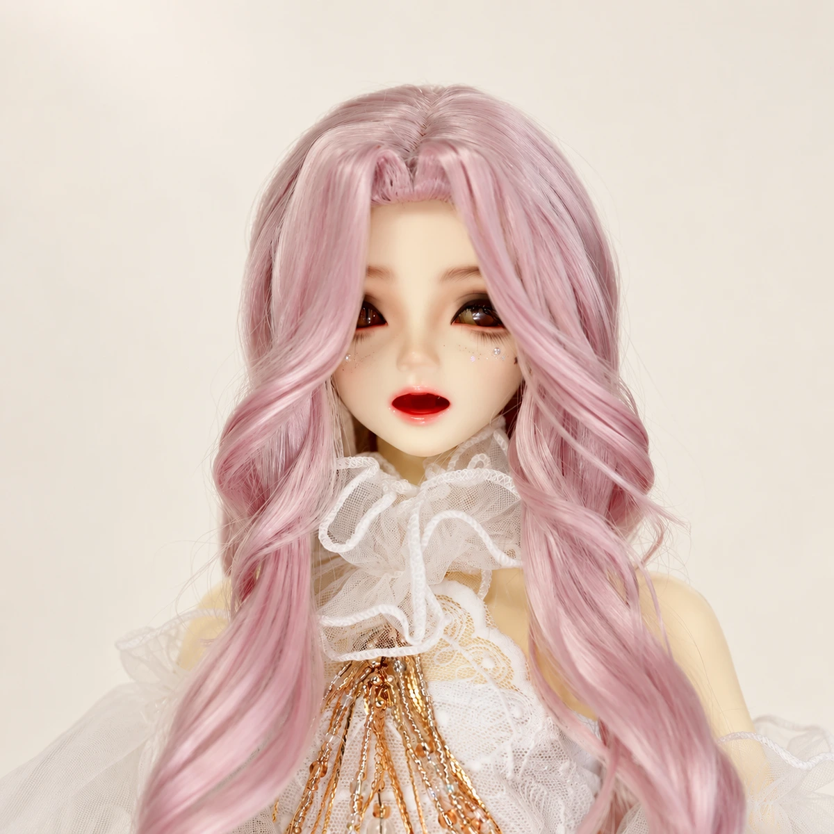 Listed wavy wig & colour options — AI-refined source image